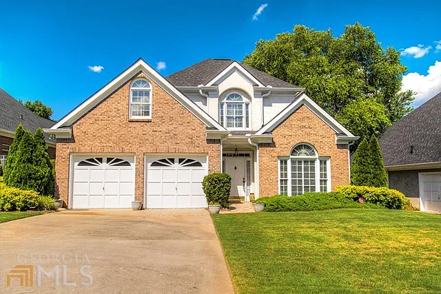 206 Prestwick Way N photo 1