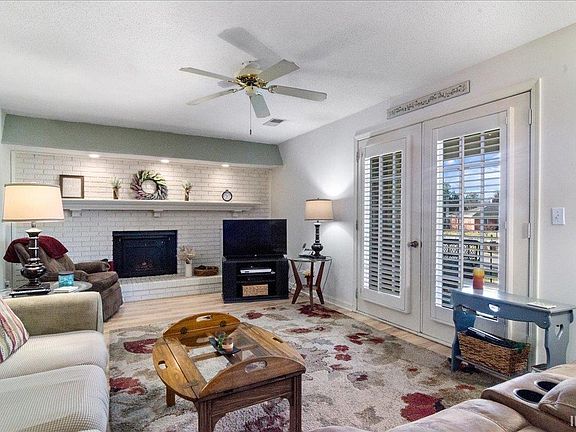 2nd image of 6742 Newburgh Rd