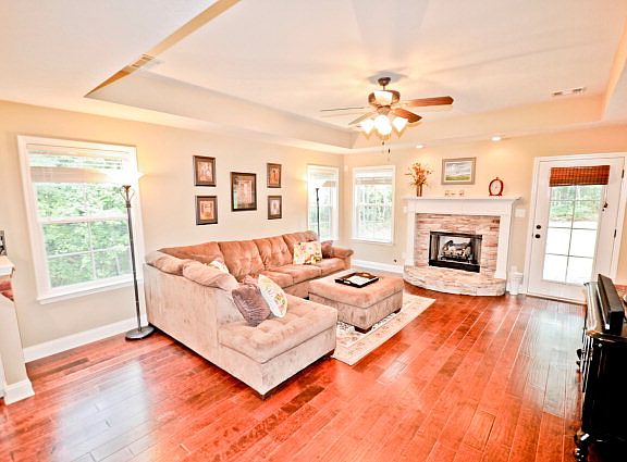 3rd image of 606 Madelyn Dr