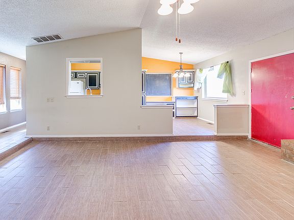 3rd image of 1923 W Rose Oak Dr
