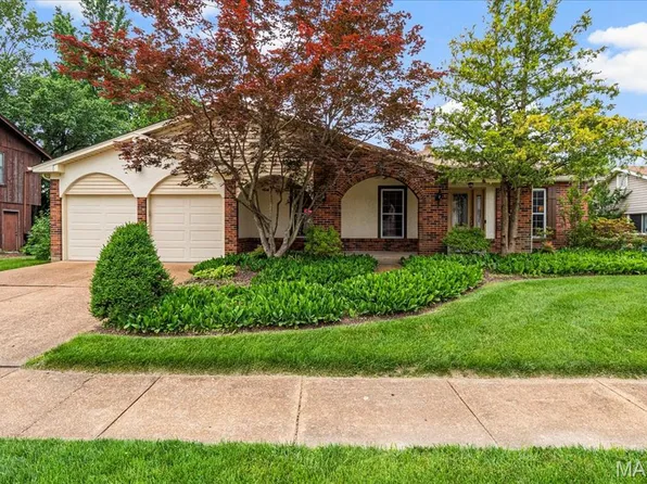 5126 Olde Silver Pl, Saint Louis, MO 63128