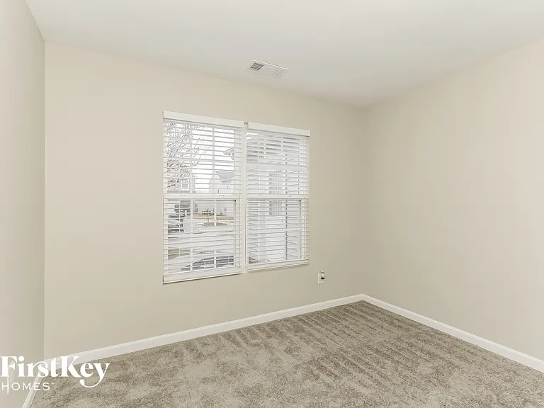 7307 Woodbourne Ln — Photo 13