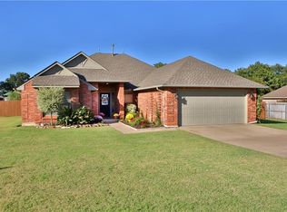 933 Lost Oak Dr, Guthrie, OK 73044