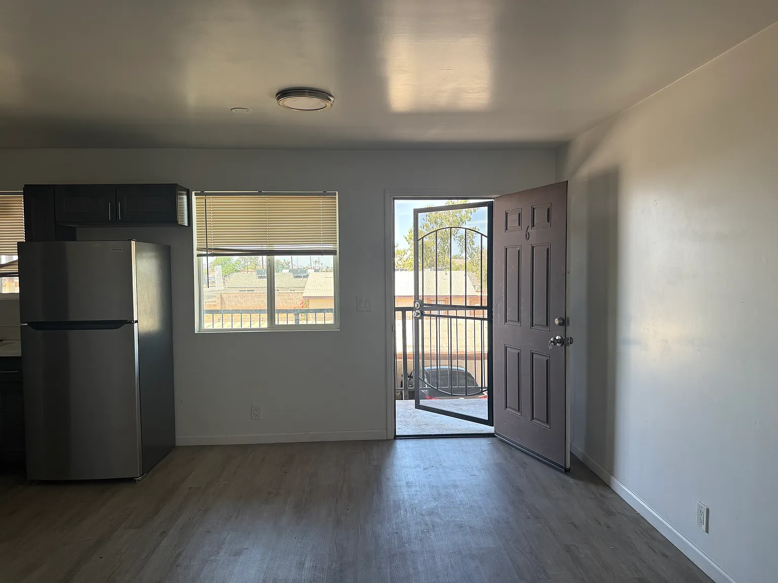 1 bed, 850 sqft, $1,100 — Photo 2