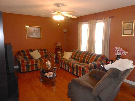 2nd image of 825 New Circle Dr