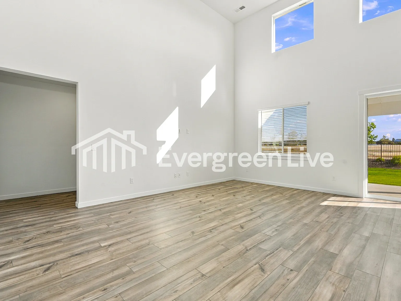 5 bed, 3.0 bath, 3240 sqft, $3,245 — Photo 3