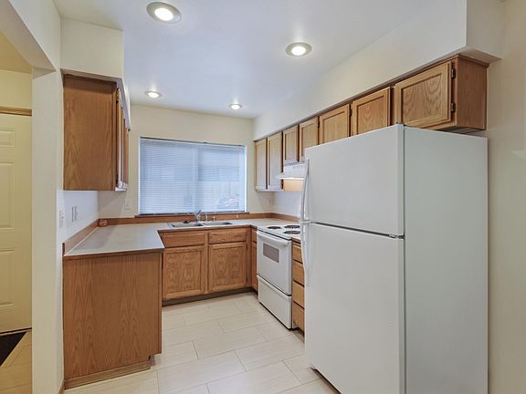 3rd image of 7123 Rainier Dr