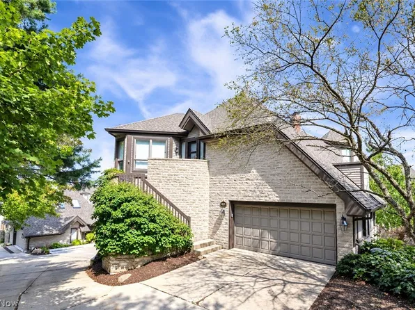 401 Darbys Run, Bay Village, OH 44140