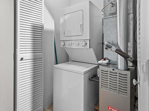 4th image of 4011 N Francisco Ave Unit 405