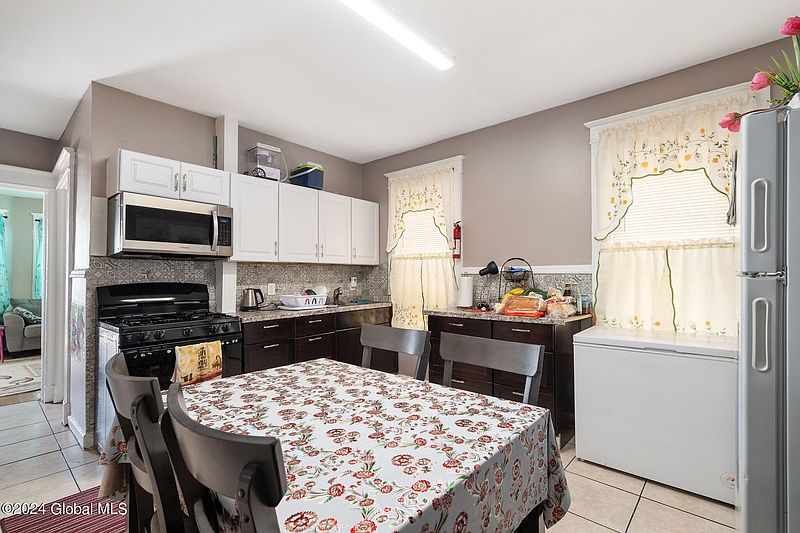 5th image of 1614 Becker Street