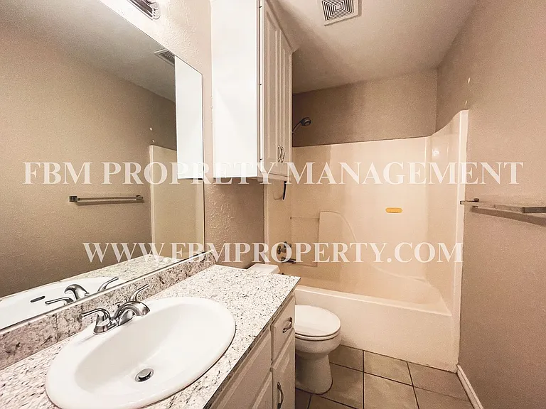 505 E Burnett St — Photo 10