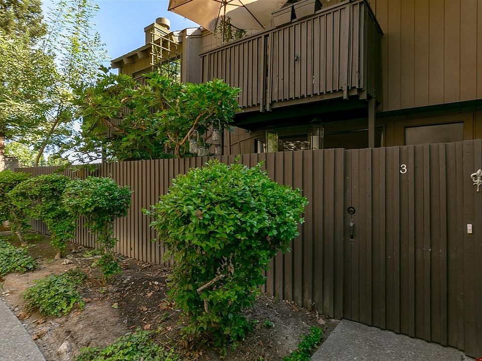 1st image of 633 Woodside Sier Unit 3