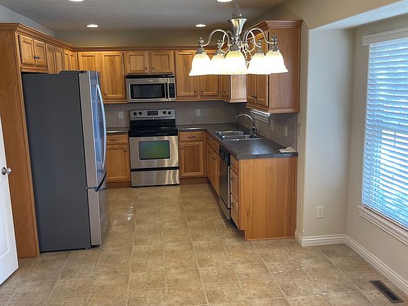 3rd image of 786 E Ozark Jubilee Dr