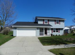 8634 S Fenway Ct, Oak Creek, WI 53154