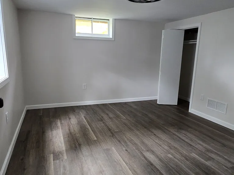 906 W Walnut St — Photo 12