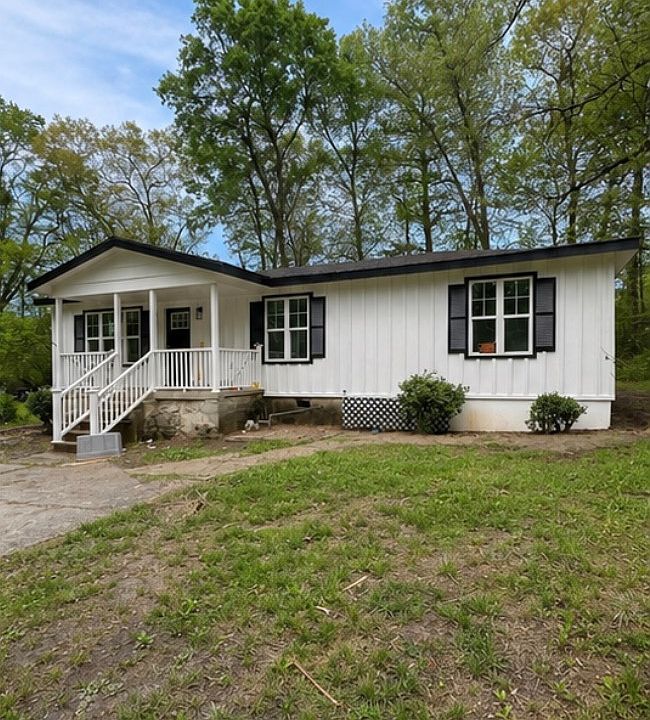 1st image of 128 Reece Dr NE
