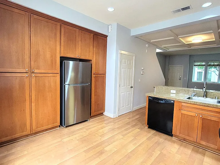 288 Kentdale Pl — Photo 11