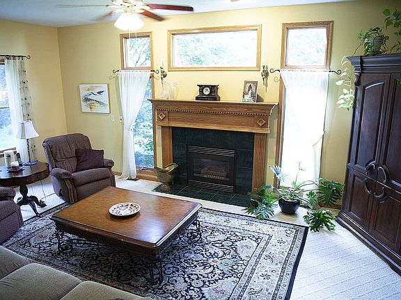 2nd image of 1010 Ashwood Ln