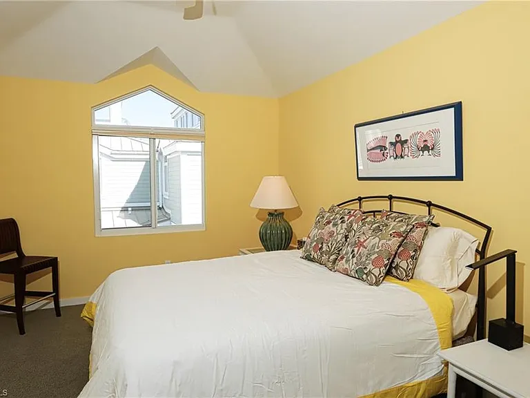 640 2nd St S #2 — Photo 14