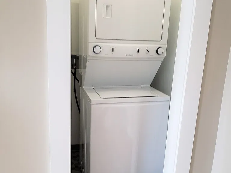 29 Loxwood St #1L — Photo 8