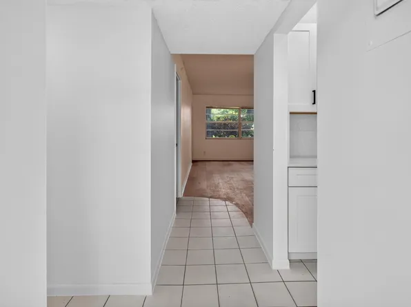 5061 W Oakland Park Boulevard #113, Lauderdale Lakes, FL 33313