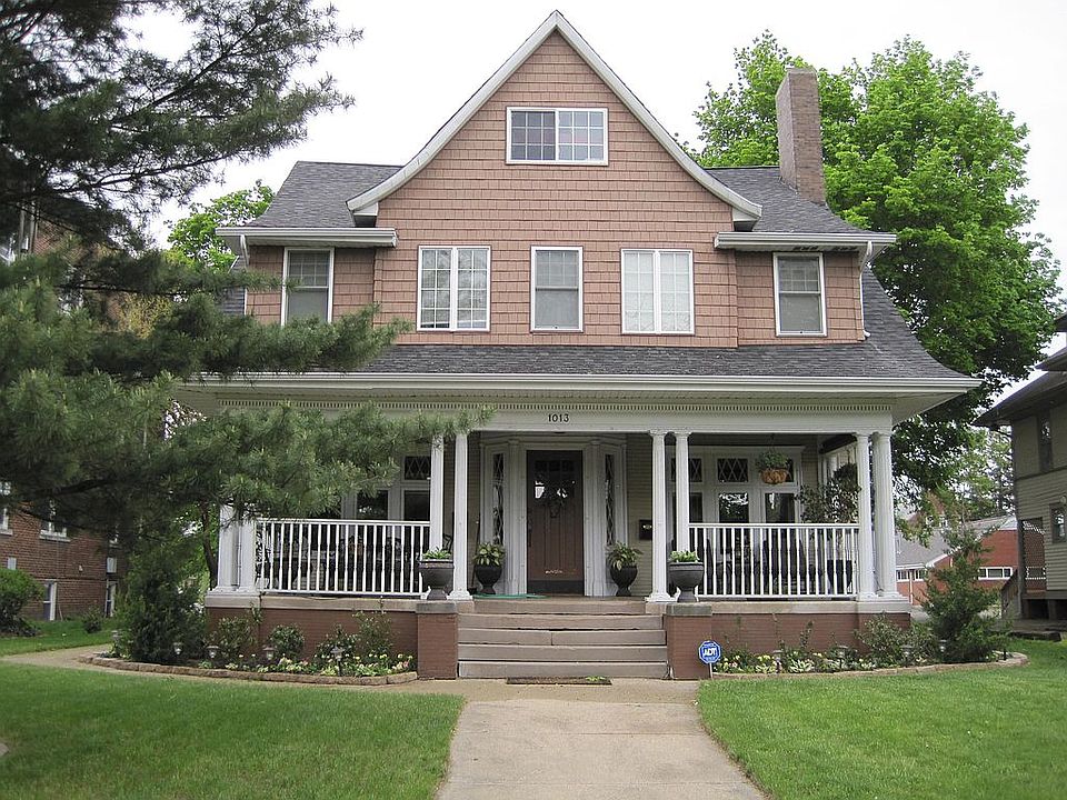 1st image of 1013 E Jefferson Blvd