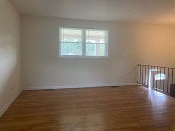 2nd image of 524 Hemingway Dr