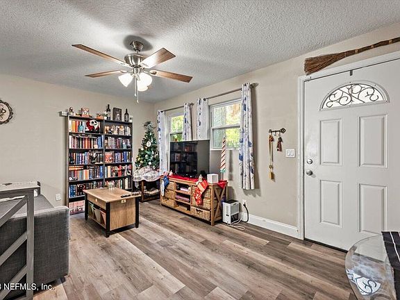 4th image of 7653 GALVESTON Avenue