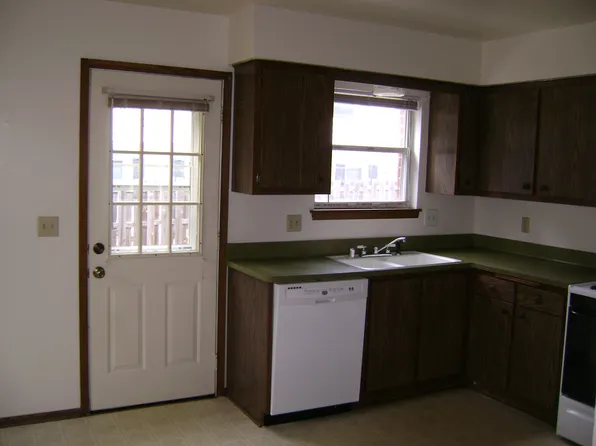 1222 Wisteria Ln APT 3, Waukesha, WI 53189