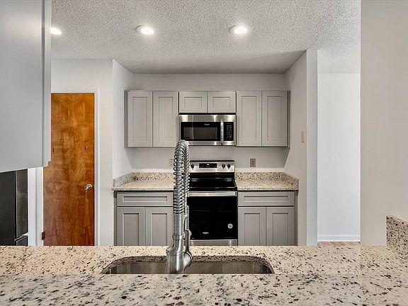 4th image of 607 Waterwood Dr