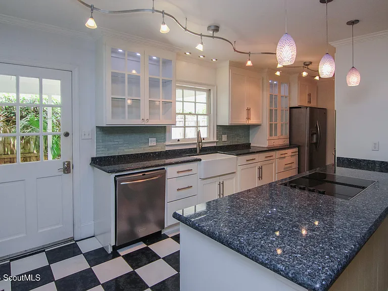 1207 Pine Ave — Photo 22