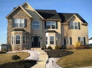 2241 Burgundy Dr, Macungie, PA 18062