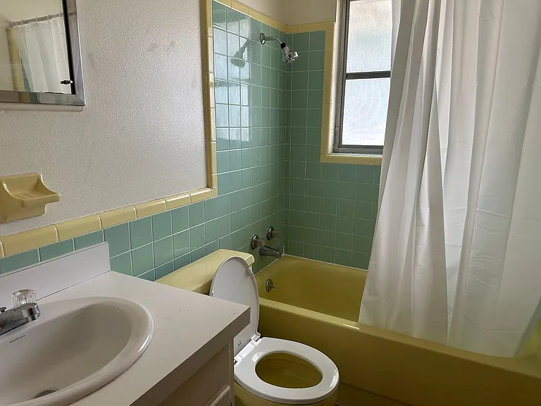 200 S Moss St — Photo 8
