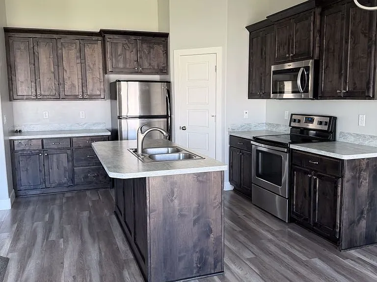 3395 Ventura Ave — Photo 3