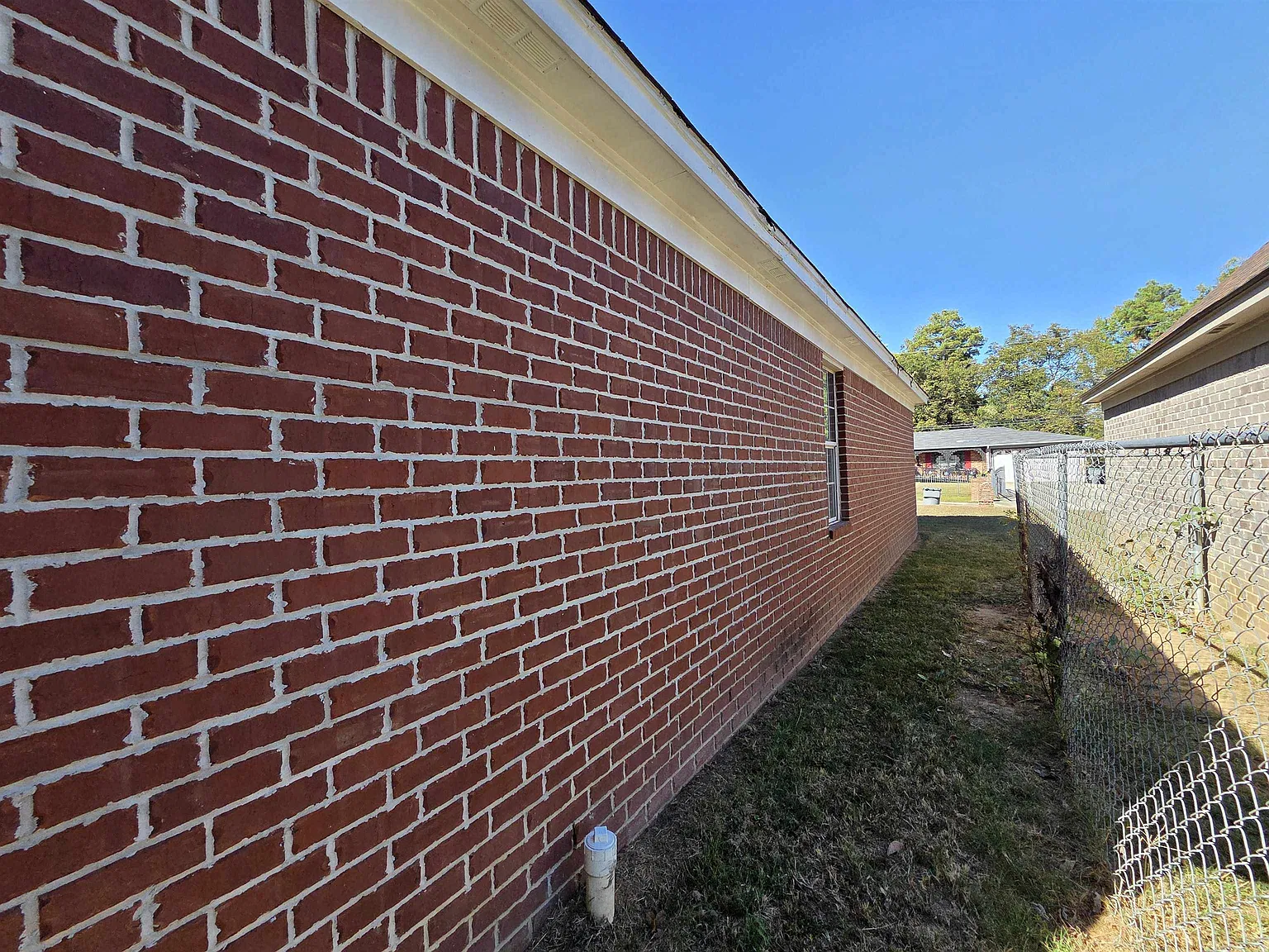3 bed, 2.0 bath, 1138 sqft, $1,250 — Photo 3