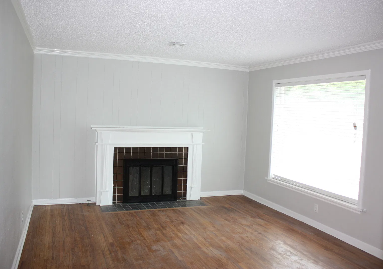 Darling 2 bed plus flex space in the heart of Brookside! — Photo 3