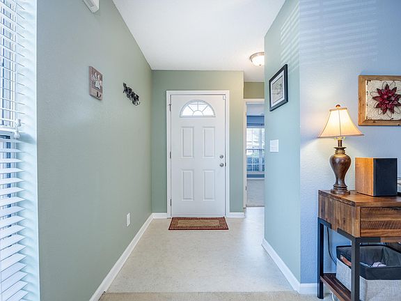 5th image of 32 Brooksby Ct