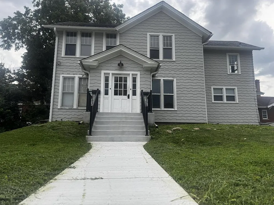 105 University St #1