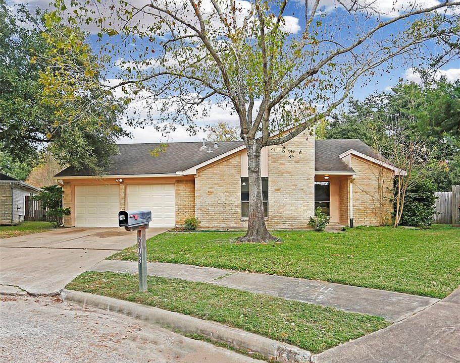 1st image of 703 Conestoga Cir