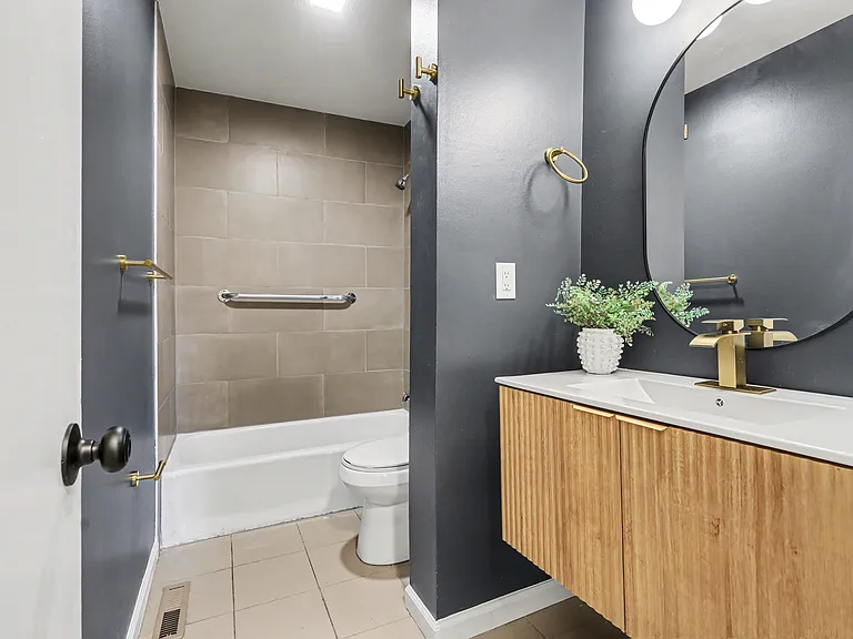 11939 Smalley Ave — Photo 10