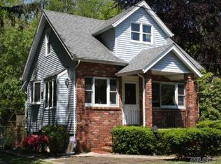 4 Milton St, Islip, NY 11751