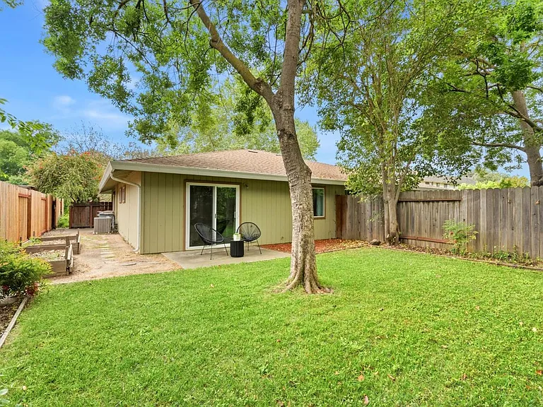 5211 Glide Dr — Photo 16