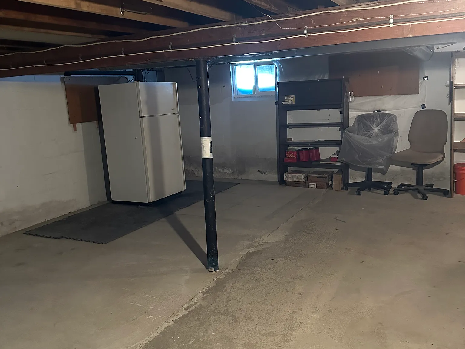 3 bed, 1.5 bath, 1302 sqft, $2,100 — Photo 2