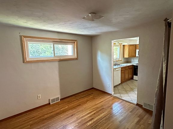 4th image of 4796 Prescott Dr