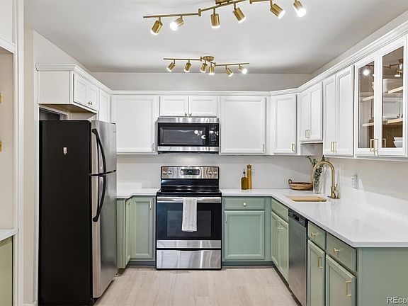 4th image of 705 S Clinton Street #9B