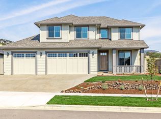 443 Limestone Ln, Medford, OR