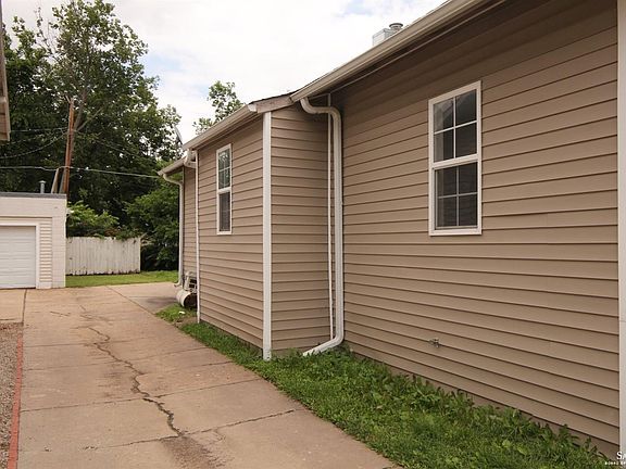 3rd image of 1004 N 9th St