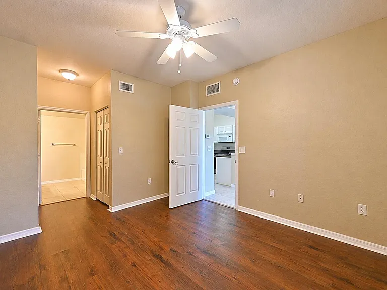 356 SE Rogers Ct — Photo 11