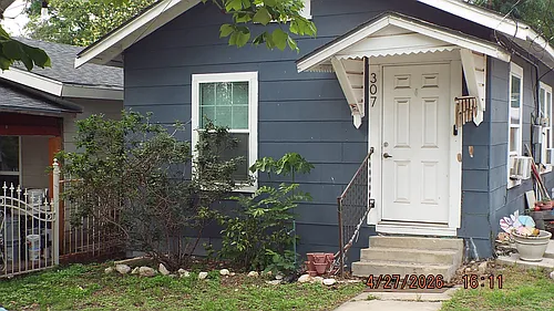 307 Victor St Photo 1