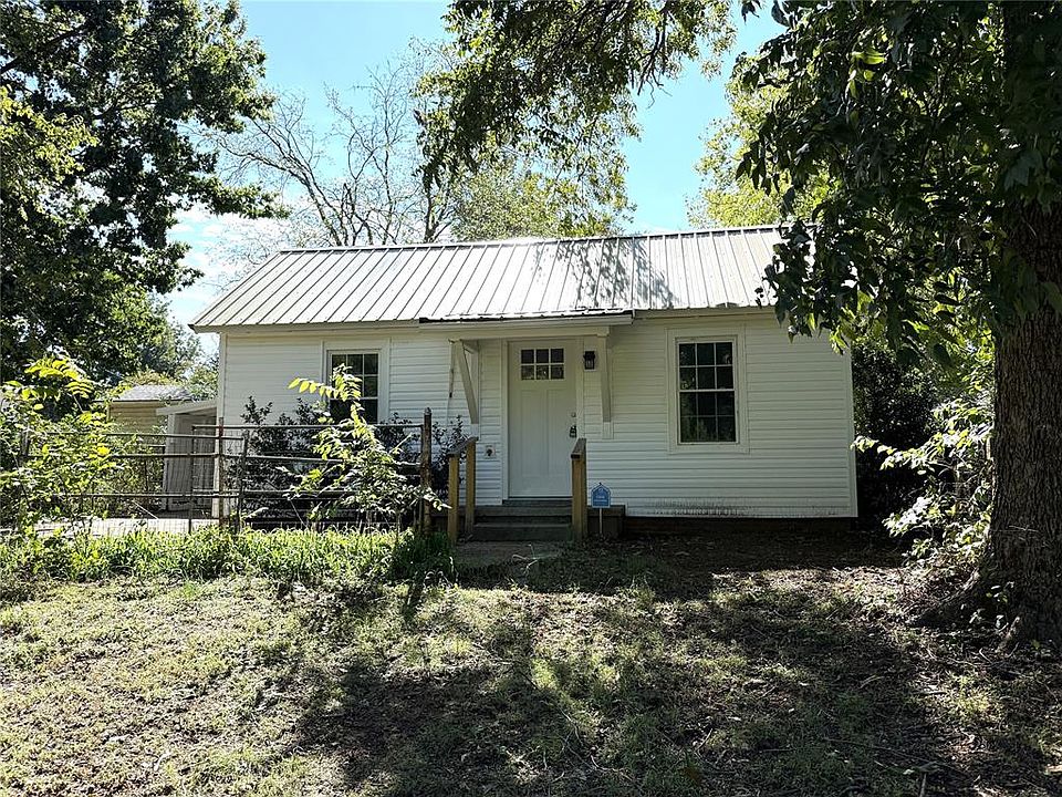 1st image of 1611 W Warner Ave
